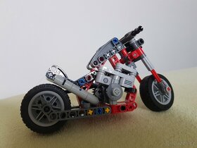 LEGO Technic 42132 Motorka - 4