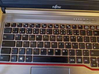 Fujitsu Lifebook E734 - 4