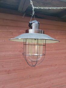 1 x velká bakelitová lampa s mřížkou, smalt širm, až 3 ks - 4