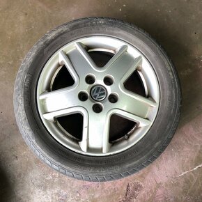 4x alu kola VW R16 rozteč 5x112 4x pneu Barum 225/50/R16 - 4