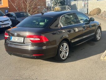 Škoda Superb 2.0TDi 125 kw Elegance DSG 4x4, bílá kůže sedan - 4