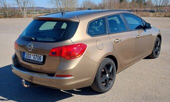 Opel Astra J Sports Tourer 1.4, 88 kW Benzín 6st manuál - 4