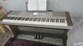 Digitalni piano Yamaha DGX 640 pedály - 4