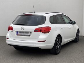 Opel Astra 1.6 i ,  85 kW benzín, 2011 - 4