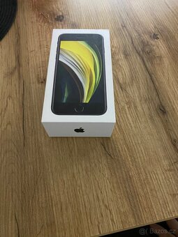 iPhone SE Black 64GB - 4