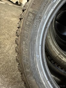 Pneu s hroty 215/50 R17 - 4