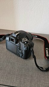 Canon EOS 2000D - 4