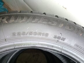 Prodám 4 zimní použité pneu Bridgestone 225/50/R18 - 4