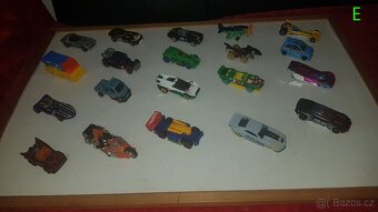 Hot wheels 7 x 20 autíček - rozbalené, nehrané Cena za 20ks - 4