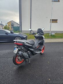 Aprilia SR GT 125 Sport - 4