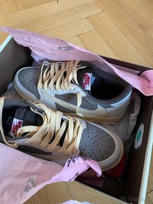 Jordan 1 Low Travis Scott Reverse Mocha - 4