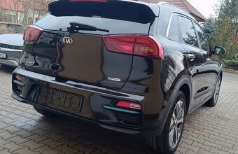 Kia e-Niro Executive 64 kWh 205 koní +DPH - 4