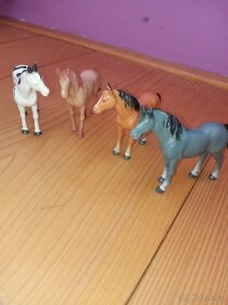 14 schleich koní - 4