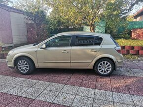 Opel Astra (r 2005) v pojazdnom dobrom stave - 4