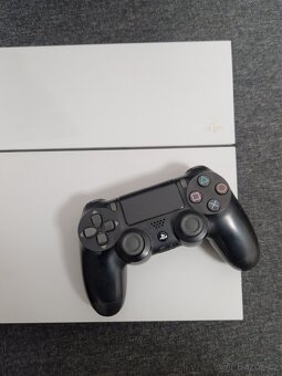 PS4 + 3 hry - 4