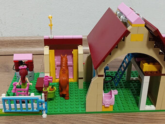 LEGO Friends 3189 Stáje v Heartlake - 4