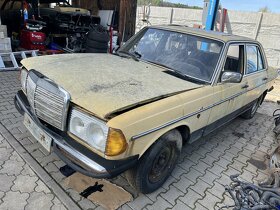 Mercedes Benz W123 240D piano - 4