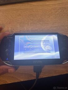 PS VITA + příslušenství - 4