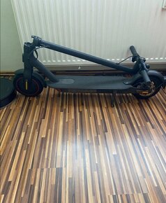 Prodám Xiaomi Mi Electric Scooter - 4