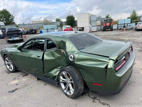 Prodám Dodge Challenger  RT 5,7 Hemi - 4