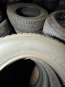 Prodám zimní pneu 235/75R15 - 4