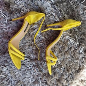 Dámské letní boho boty na podpatku žluté Stradivarius - 4