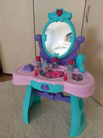 Dětský kosmetický stoleček s příslušenstvím - 4