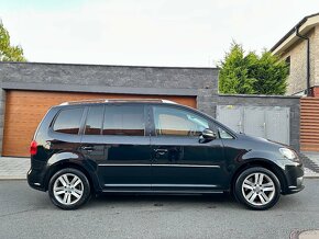 VW Touran Highline 2.0TDI 125kw DSG, SERVISKA,NAVI,NOVÁ STK - 4