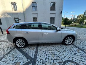 VOLVO V60 2.0D4 120KW 5VÁLCE SUMMUM-KUŽE-NAVI-VIRTUÁ-PDC - 4