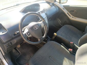 Toyota Yaris 1.0i - 4