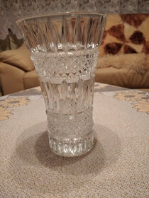 Vázy z liatinového skla a krištálové 2. - 4