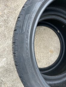 285/35R22 - 4