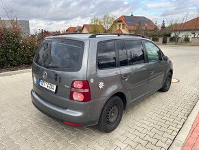 VW Touran 1.9 TDI DSG - 4