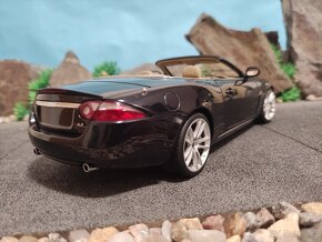 prodám model 1:18 jaguar XK cabrio - 4