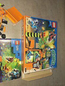 Lego city stuntz 60299 motorky - 4