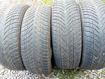 215/60R17 - 4