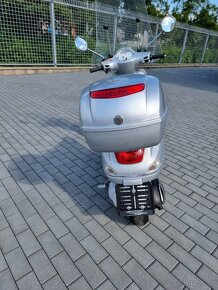 Piaggio Vespa 150 - 4