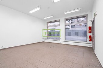 Prodej obchodního prostoru s výlohou 39m2, Plzeňská ulice -  - 4