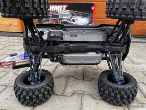 TRAXXAS SUMMIT 1/8 (1:10) komplet set - 4