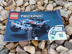 Lego Technic 42090 - Útěk v teréňáku - 4