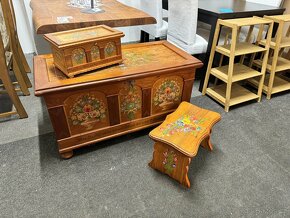Krásný set dřevěné Malované Truhly + stolička - 4