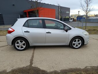 Toyota Auris 1.6 VVT-i AC 6 Kvalt 8/2011 - 4