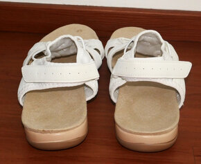 Nové bílé sandály, vel. 42 - 4