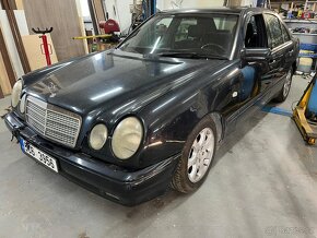 Mercedes Benz W210  r.v.1998 modrá. - 4