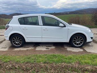 Opel Astra 1,7 CDTi 74kW, rok 2008 - 4