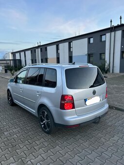 Volkswagen Touran - 4