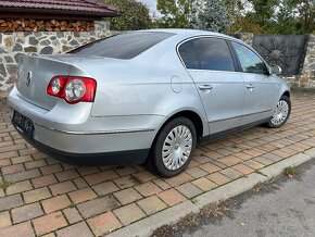 Volkswagen Passat 1.6 FSi 85 kW rok 2007 - dvě sady kol - 4