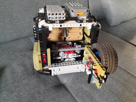 LEGO Technic 42110 Land Rover Defender - 4