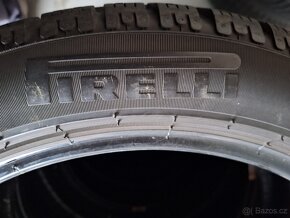 Prodám zimní pneu 225/45/17 Pirelli - 4