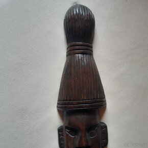 Dřevěná vyřezávaná dekorativní africká figura - 4